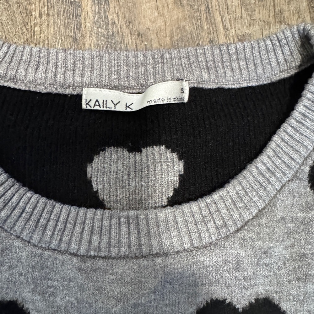 Gray Heart Pattern Sweater - Picture 2 of 7
